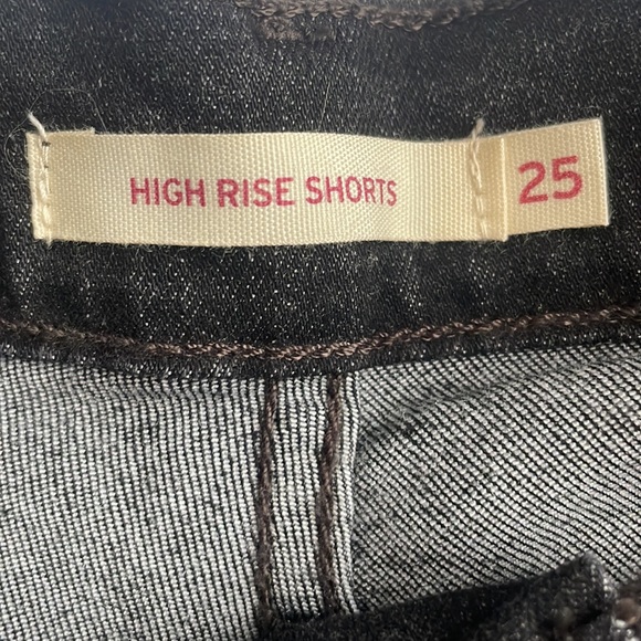 Levi’s High Rise Shorts - Picture 3 of 5